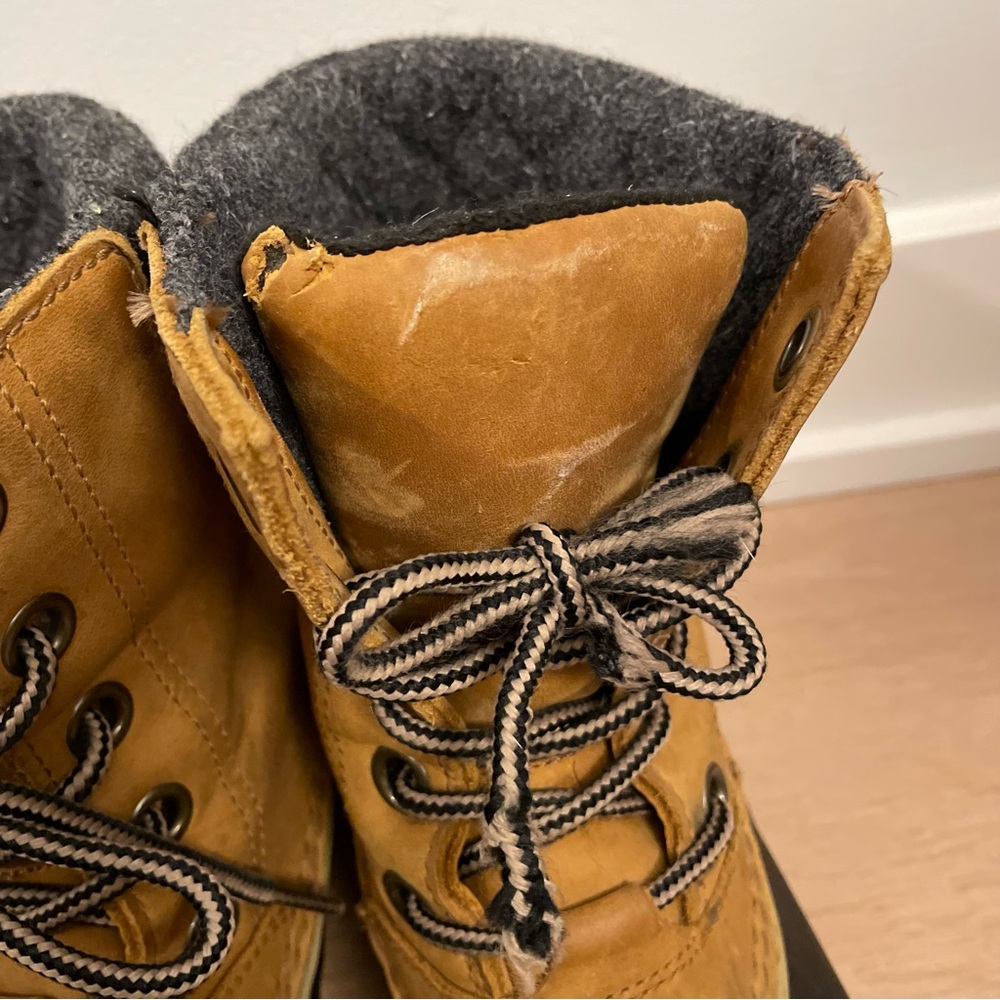 🎊HOST PICK🎊 SOREL Tan and Black Winter Boots - Picture 5 of 9